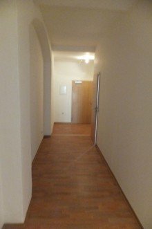 Bild 8   Flur 3 Zi. Whg. Vorderhaus Wohn- und Gesch�ftshaus in bester Lage, N�he Obermarkt / Schloss!
