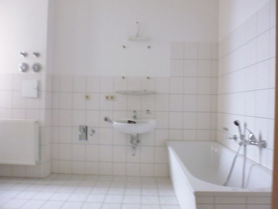 Bild 5 Bad 3 Zi. Whg. Vorderhaus Mehrfamilienhaus Freiberg